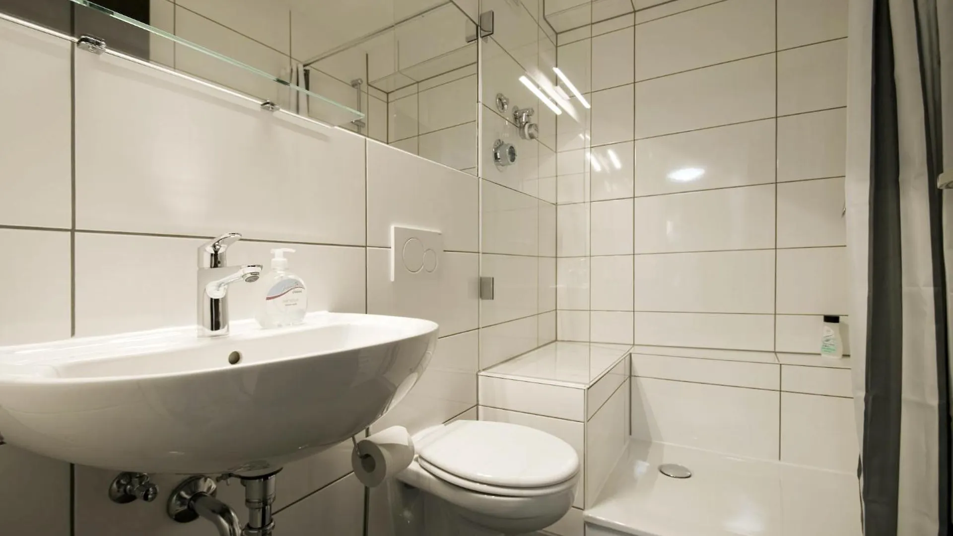 Bohemian Residency, Central And Quiet Munich 0*,  Germany